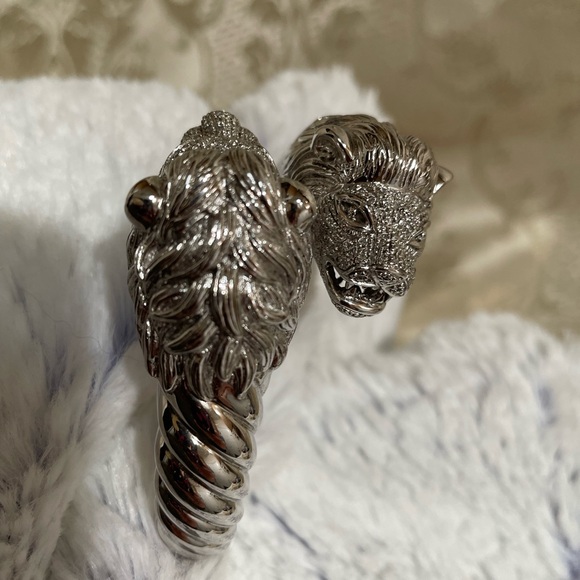 Sterling silver 925 Diamond accents Loins Heads bracelet Hefty in weight - Picture 3 of 11